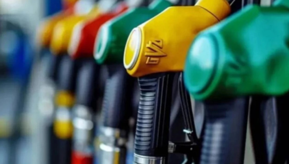 KÜRESEL GERİLİM AKARYAKIT FİYATLARINI VURDU: MOTORİN VE BENZİNE DEV ZAM